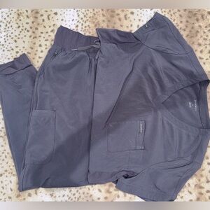 🩺WOMENS JAANUU SCRUB SET GRAY. SIZE L.🩺